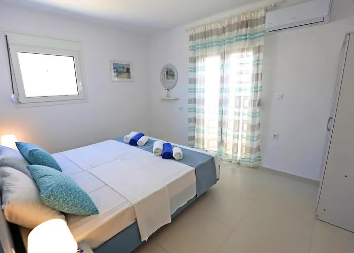 Xenos 5 With A Private Pool Near The Sea