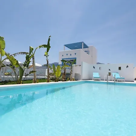 Xenos 5 With A Private Pool Near The Sea Tigaki