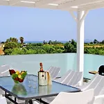 Xenos 5 With A Private Pool Near The Sea Tigaki