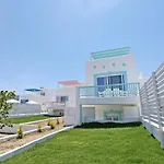 Xenos 5 With A Private Pool Near The Sea *
