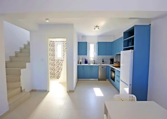 Xenos 5 With A Private Pool Near The Sea Тигаки