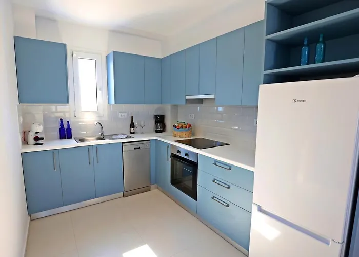 Вилла Xenos 5 With A Private Pool Near The Sea Тигаки